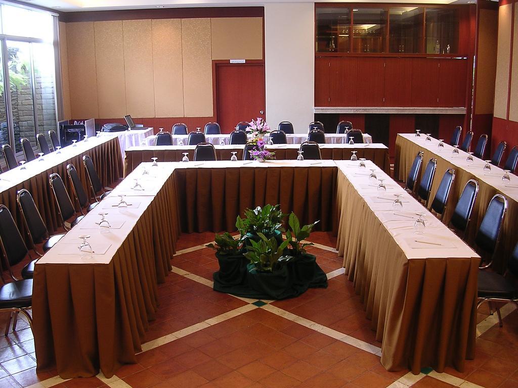 Hatyai Golden Crown Hotel Hat Yai Exterior photo
